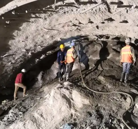 延平拱顶带模注浆料的施工流程及注意事项